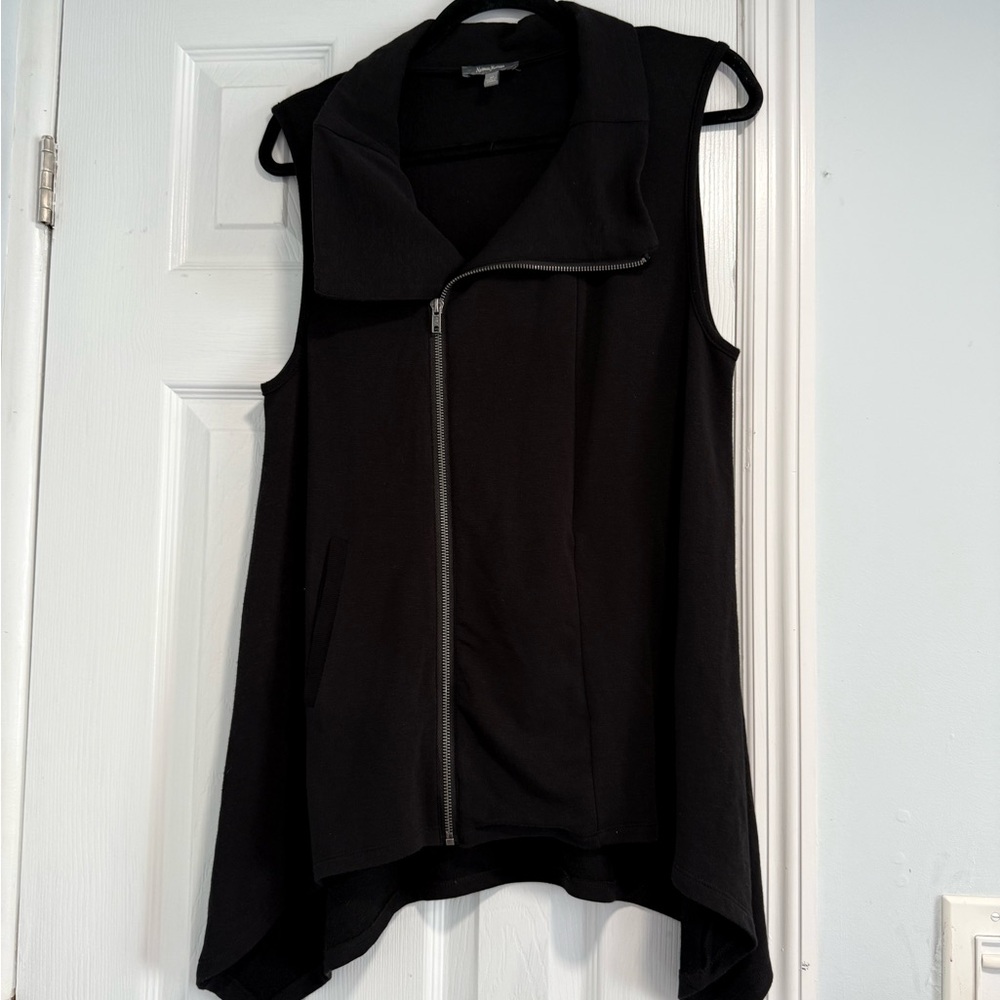 Neiman Marcus Black Sleeveless Blouse